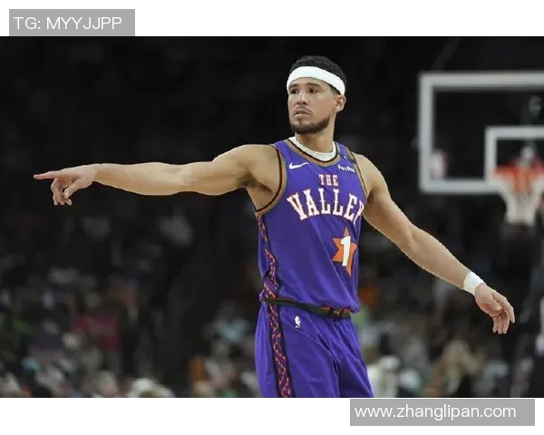 布克表现出色赛后评分揭晓成为最大亮点带领球队奋勇前行